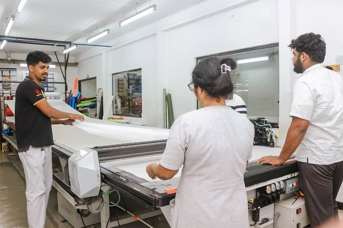Feeding sail material into the computer-controlled cutting table